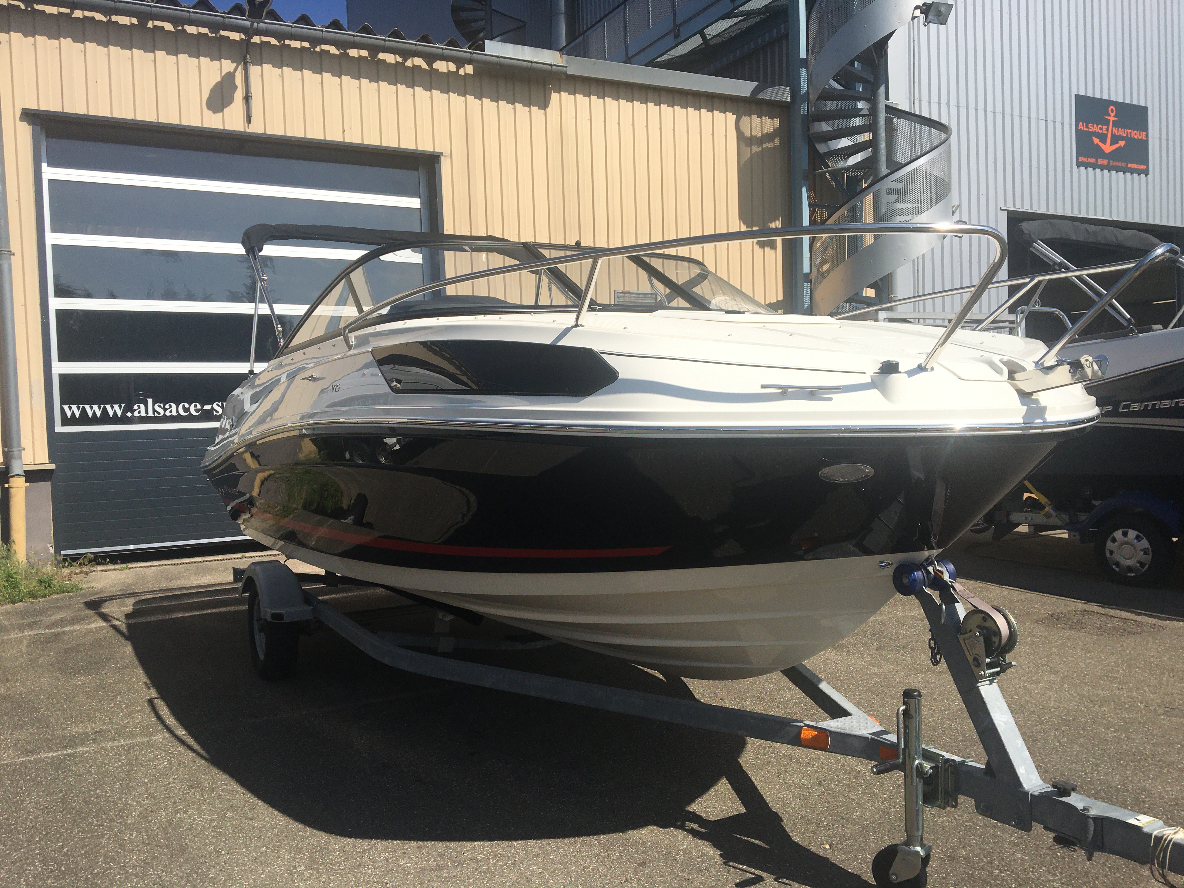 BAYLINER VR5 CUDDY In-Board 250cv | Achat bateau neuf