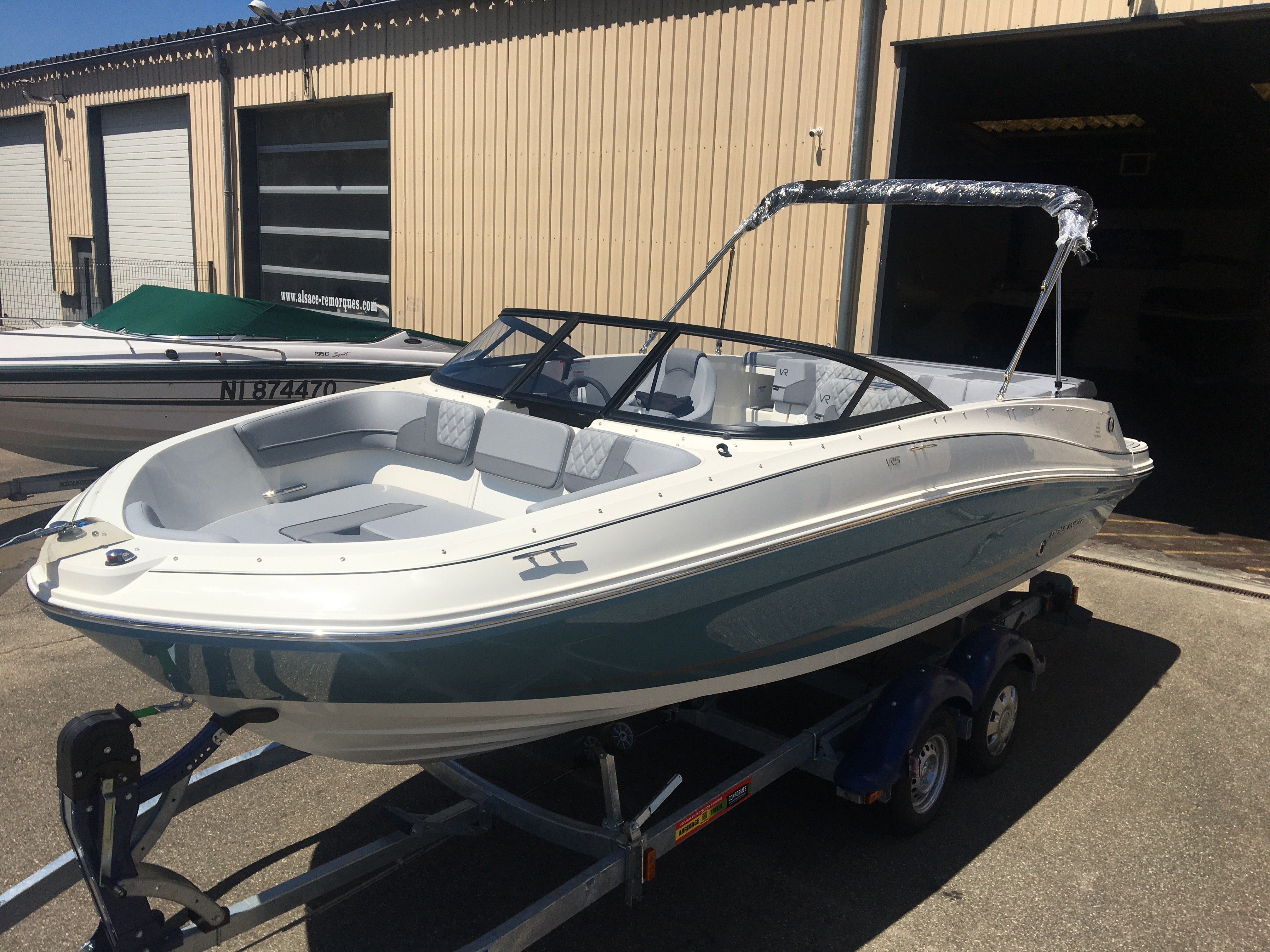 BAYLINER VR5 Bow Rider In-Board V6 de 200cv | Achat bateau neuf